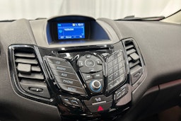 punainen Ford Fiesta 2017 kuva 21.