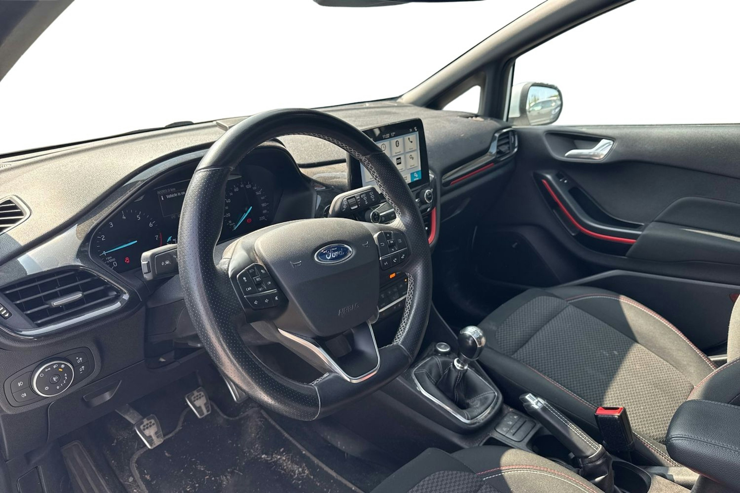 valkoinen Ford Fiesta 2017 kuva 3.