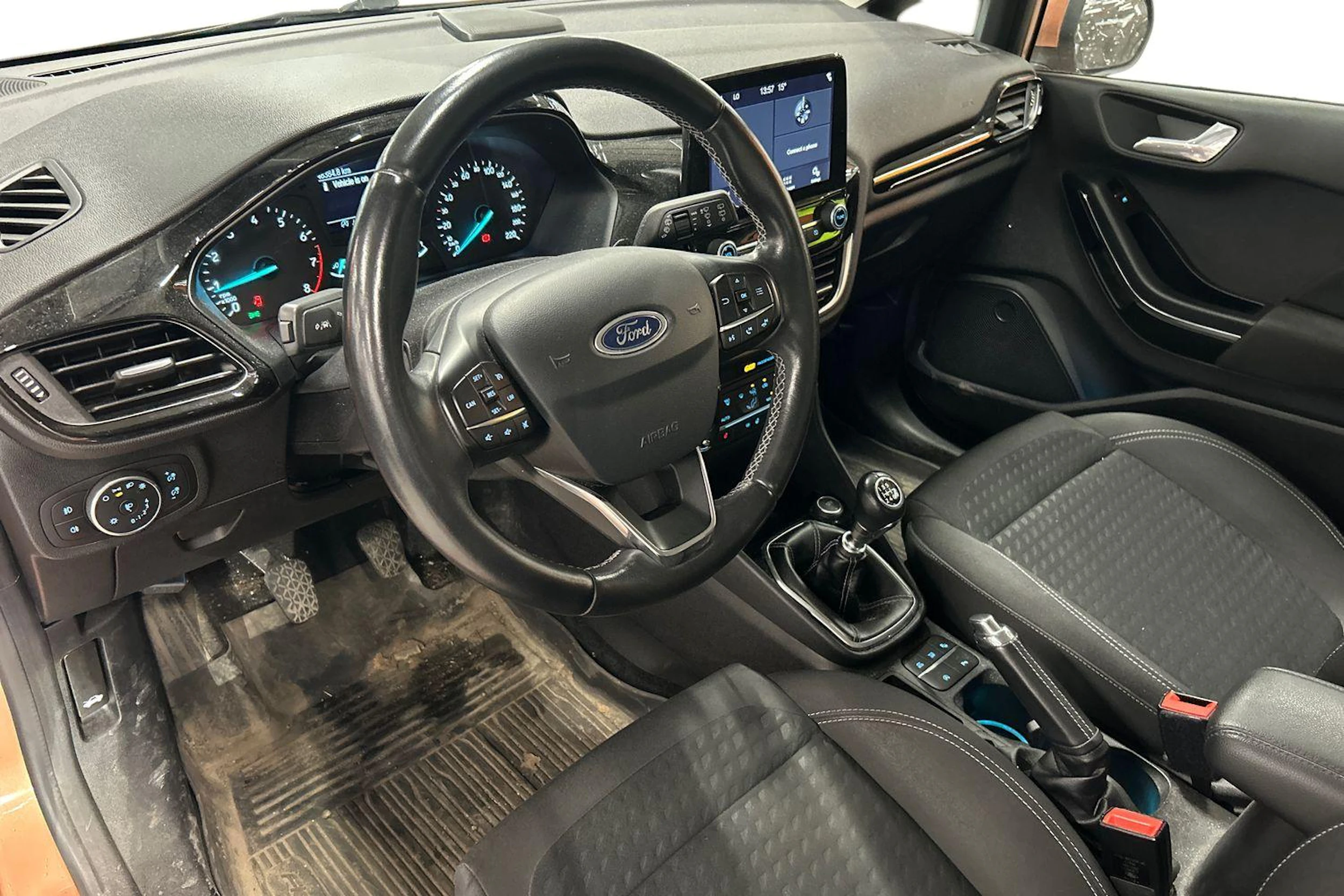 punainen Ford Fiesta 2017 kuva 3.
