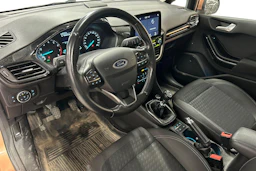 punainen Ford Fiesta 2017 kuva 3.