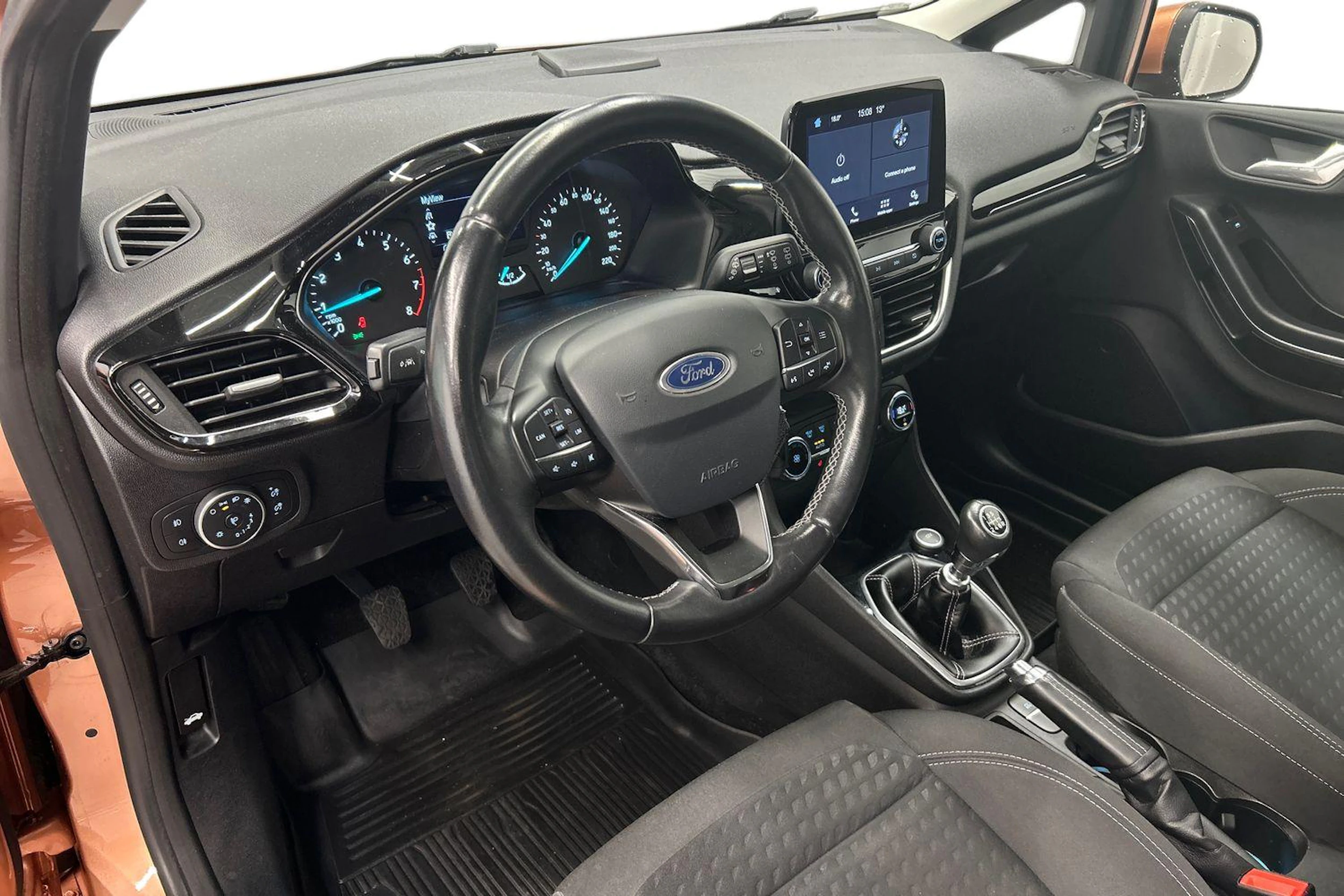 punainen Ford Fiesta 2017 kuva 6.