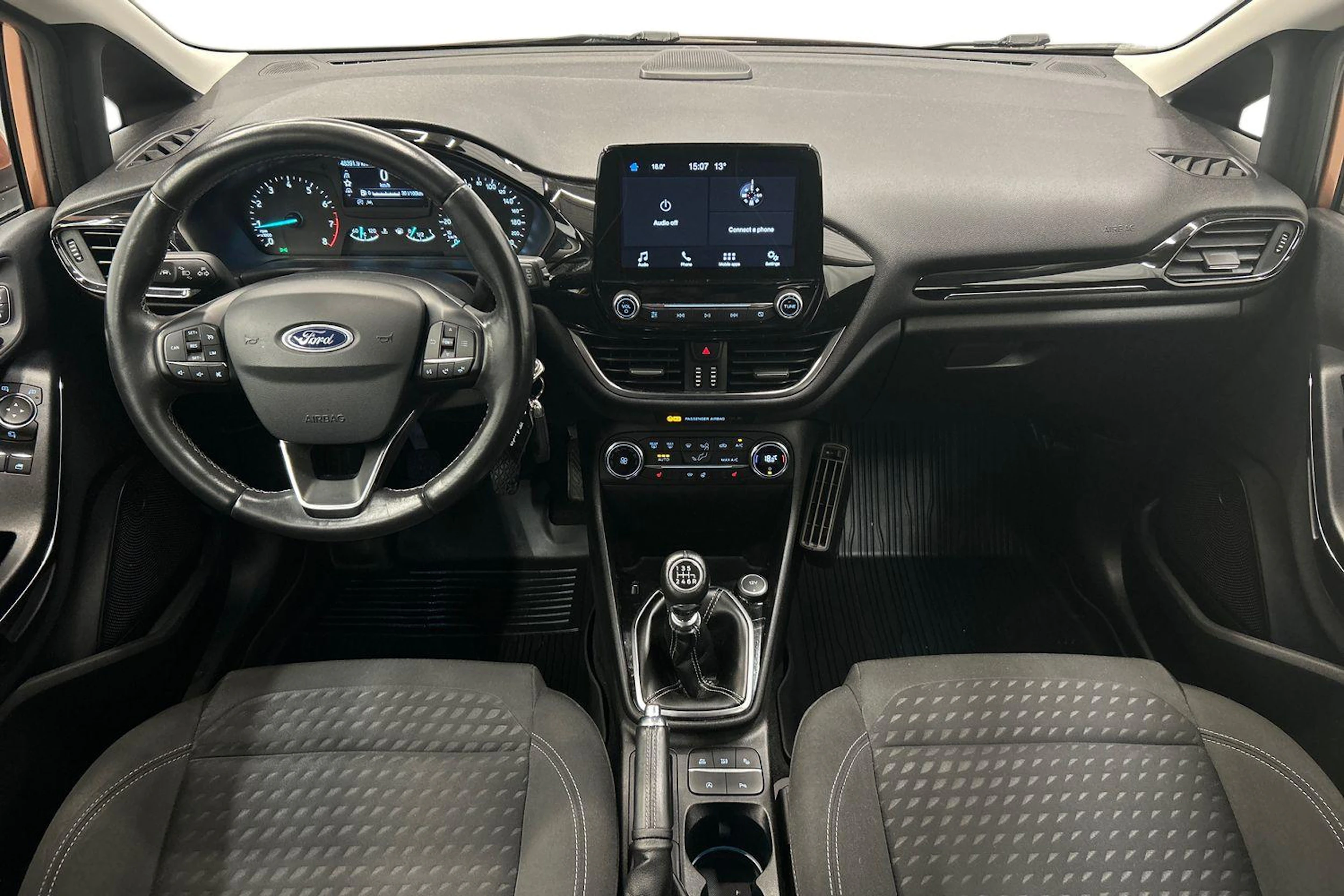 punainen Ford Fiesta 2017 kuva 7.