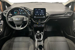 punainen Ford Fiesta 2017 kuva 7.