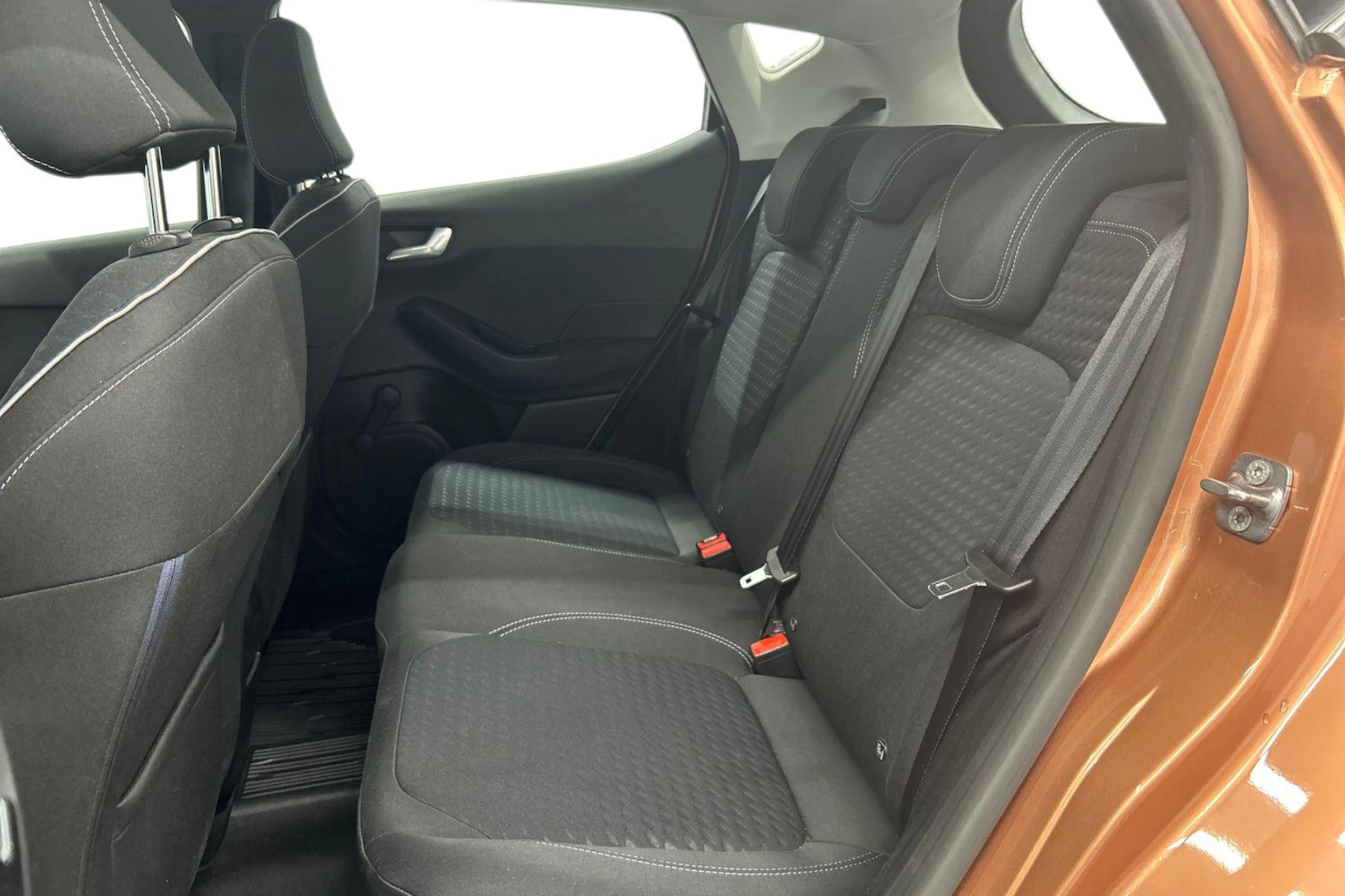 punainen Ford Fiesta 2017 kuva 8.