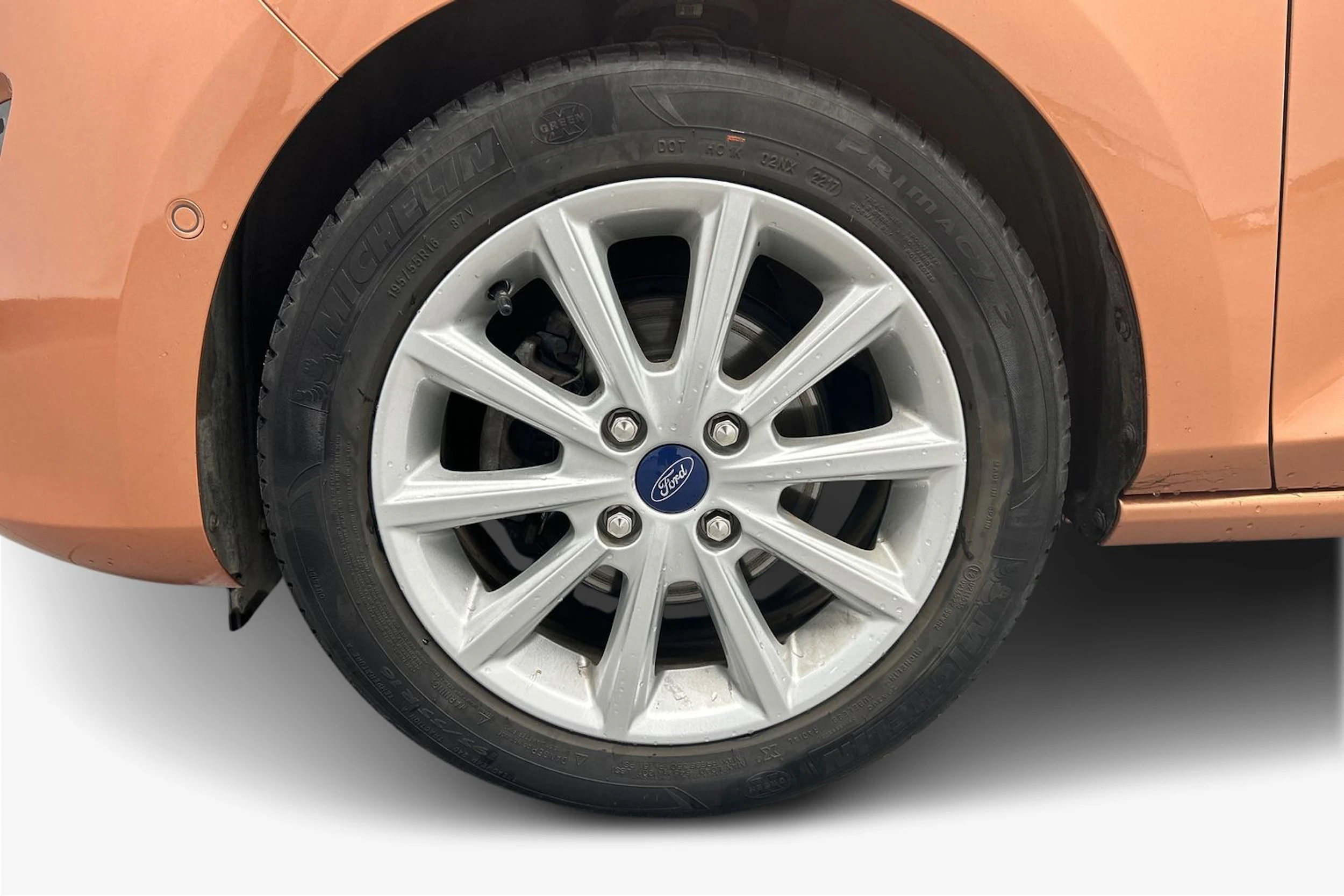 punainen Ford Fiesta 2017 kuva 9.