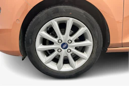punainen Ford Fiesta 2017 kuva 9.