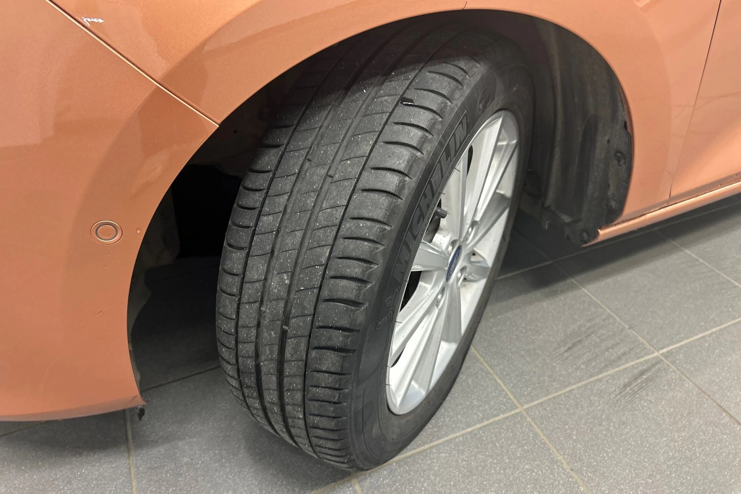 punainen Ford Fiesta 2017 kuva 10.