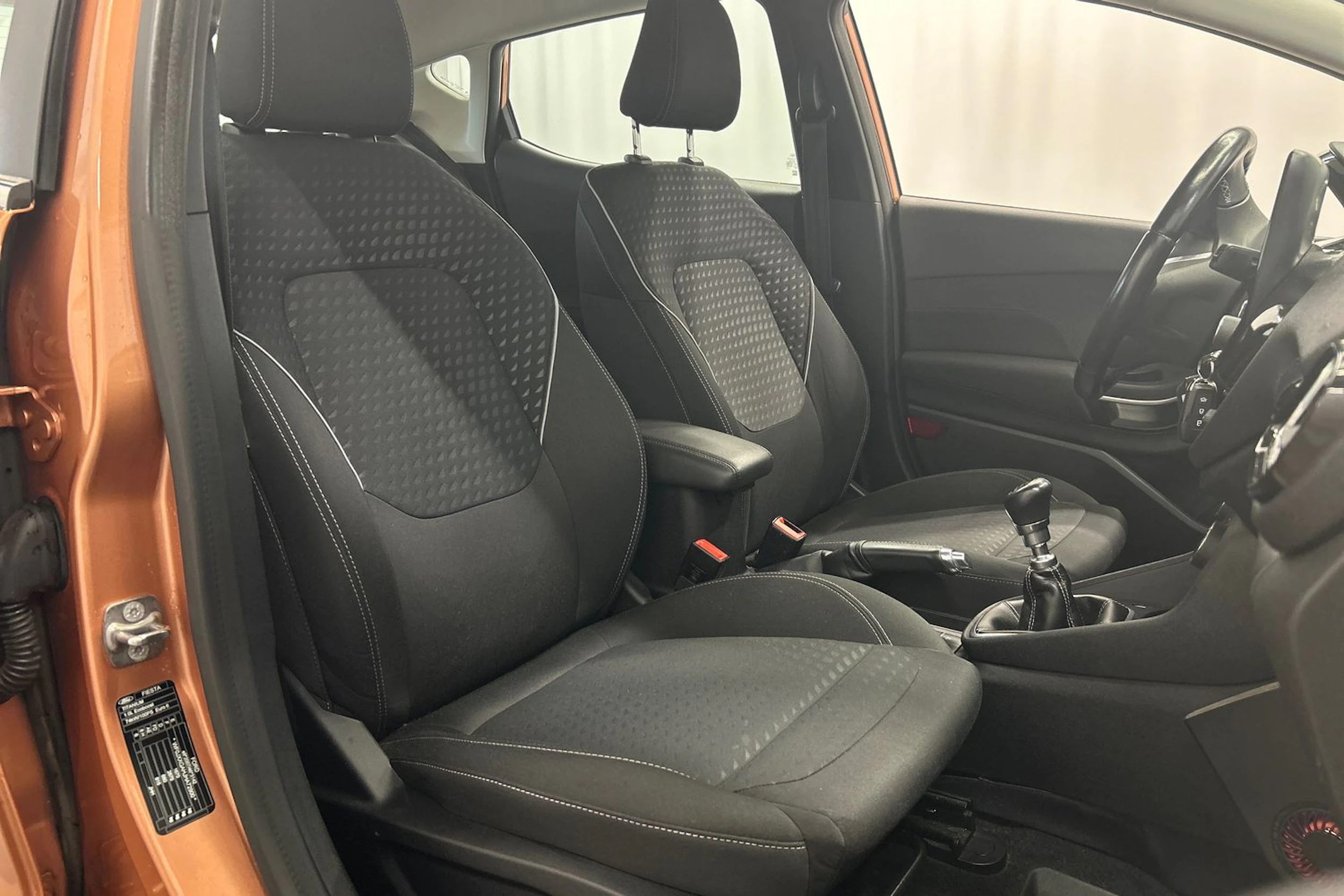 punainen Ford Fiesta 2017 kuva 11.