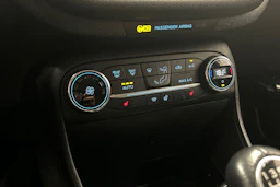 punainen Ford Fiesta 2017 kuva 19.
