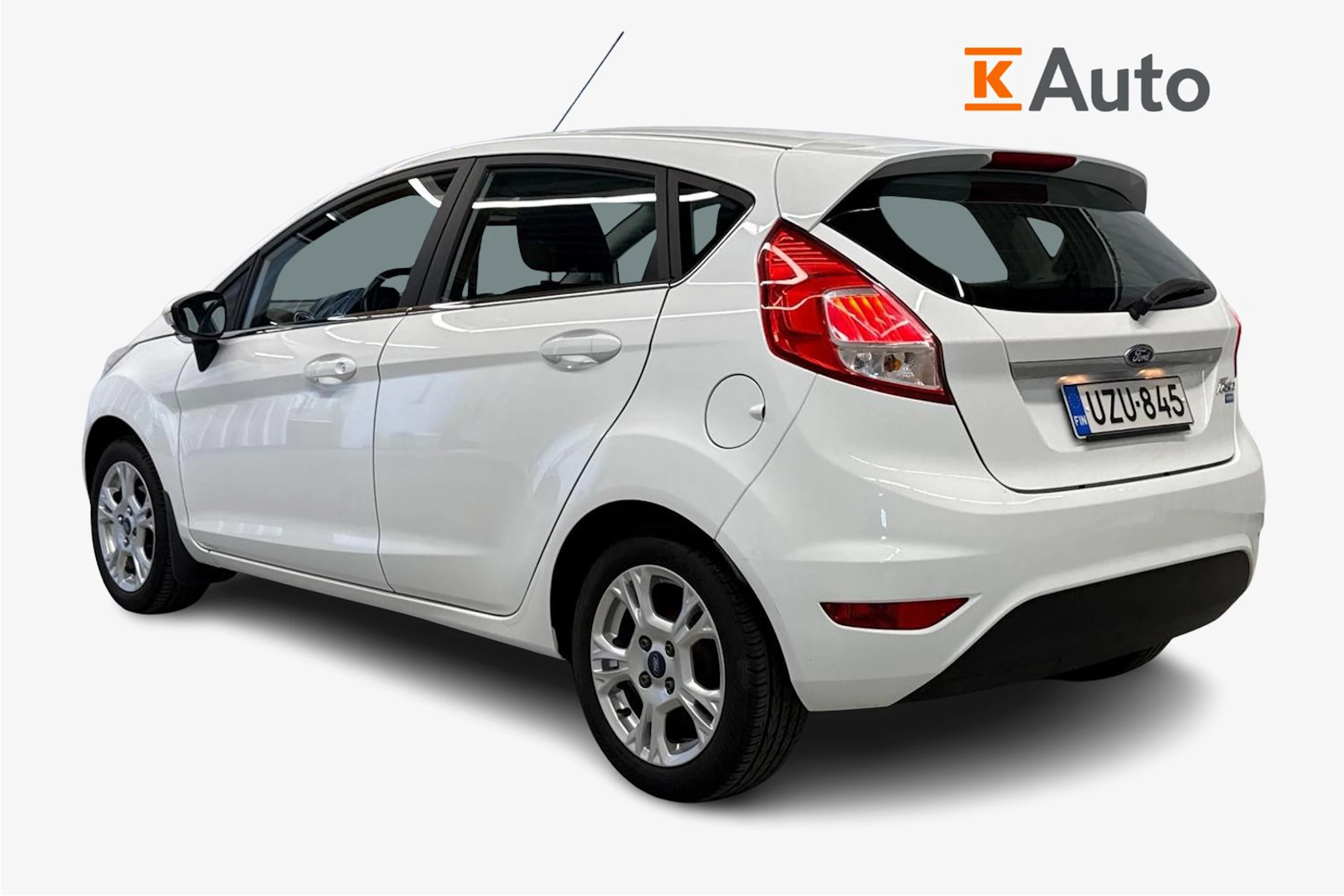 valkoinen Ford Fiesta 2017 kuva 3.