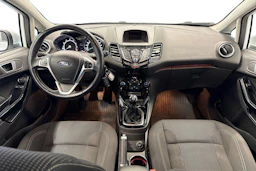 valkoinen Ford Fiesta 2017 kuva 9.