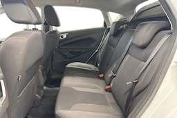 valkoinen Ford Fiesta 2017 kuva 11.