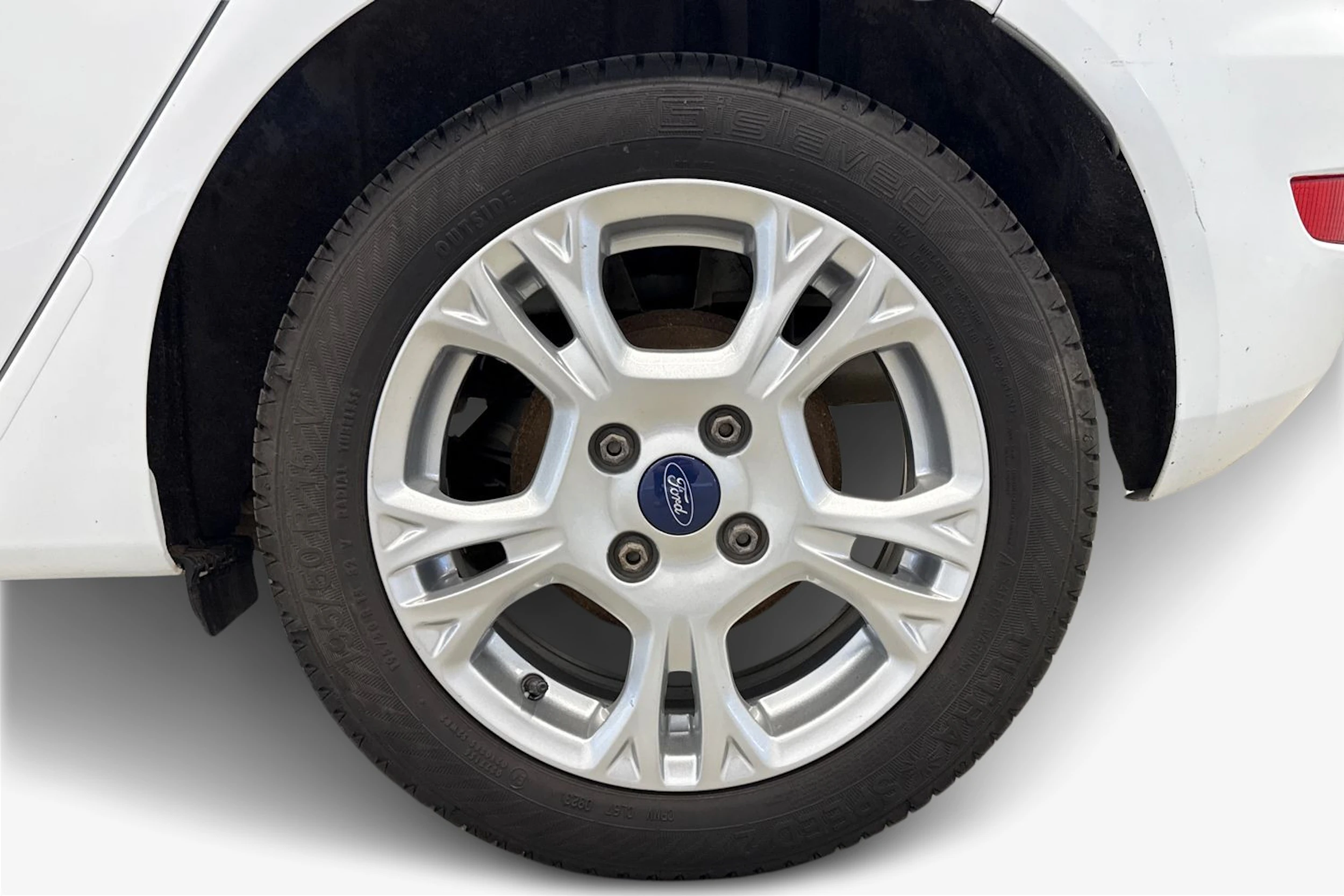 valkoinen Ford Fiesta 2017 kuva 12.