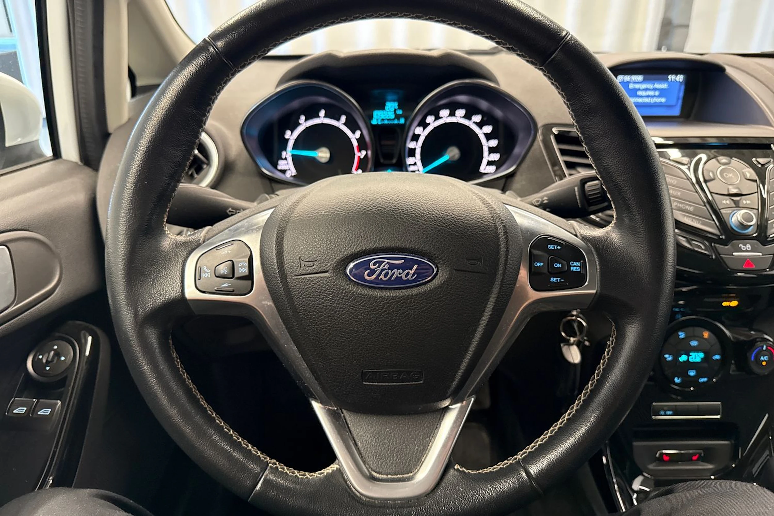 valkoinen Ford Fiesta 2017 kuva 17.