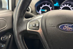 valkoinen Ford Fiesta 2017 kuva 19.