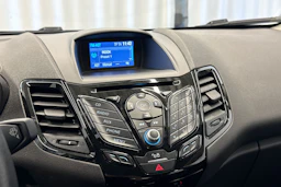 valkoinen Ford Fiesta 2017 kuva 21.