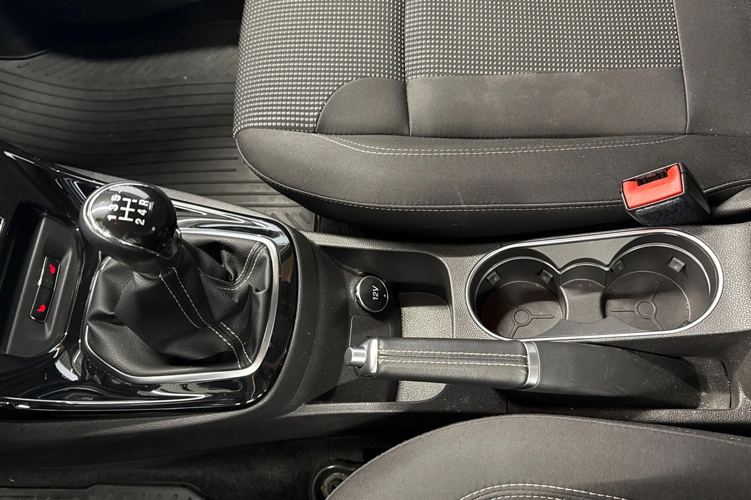 valkoinen Ford Fiesta 2017 kuva 23.