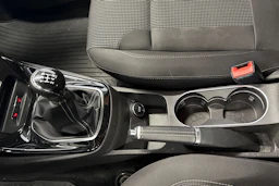 valkoinen Ford Fiesta 2017 kuva 23.