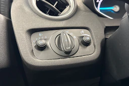 valkoinen Ford Fiesta 2017 kuva 24.