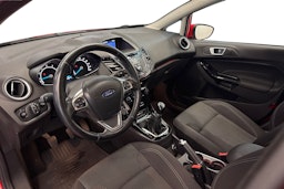 punainen Ford Fiesta 2017 kuva 7.