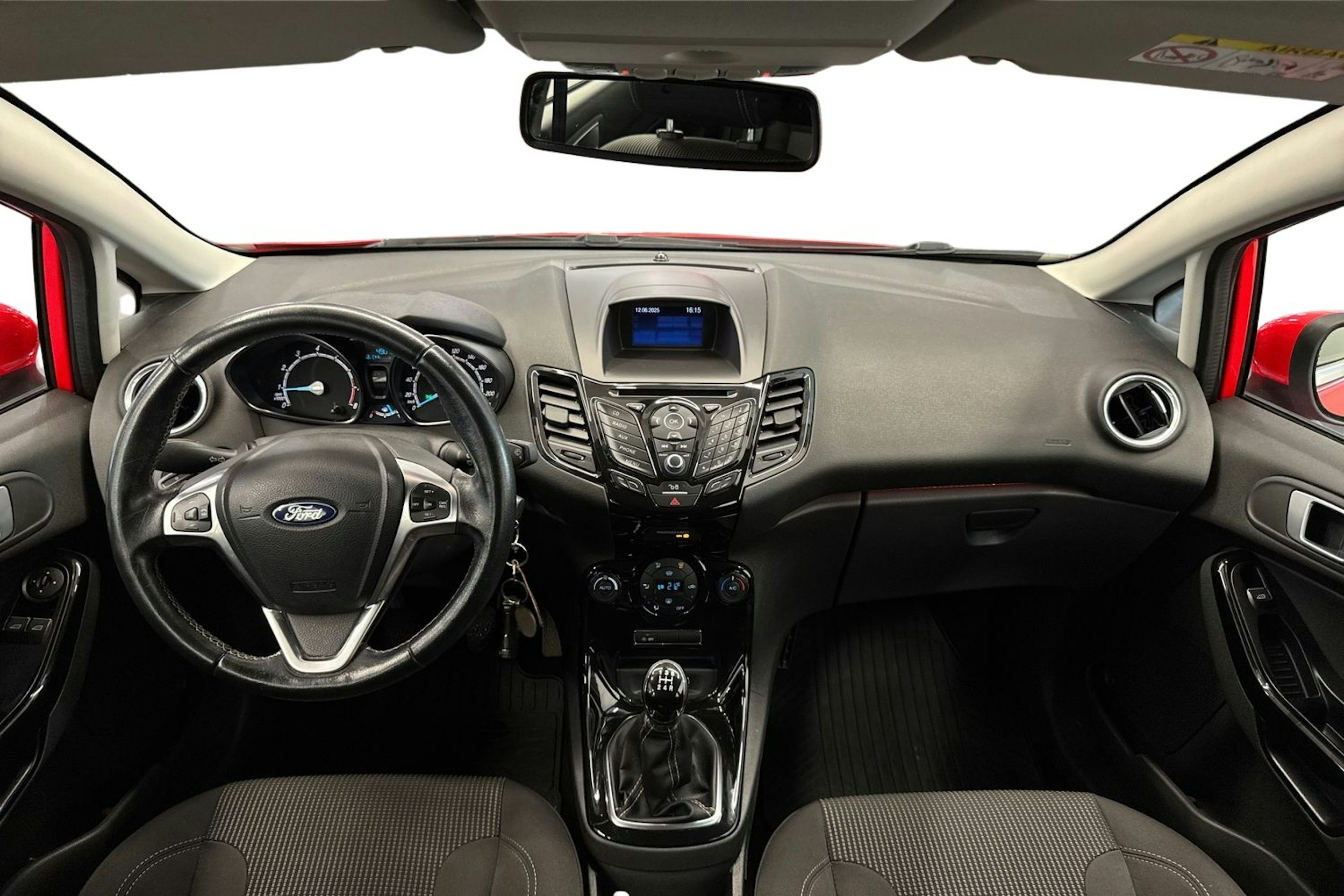 punainen Ford Fiesta 2017 kuva 9.