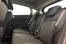 punainen Ford Fiesta 2017 kuva 10.