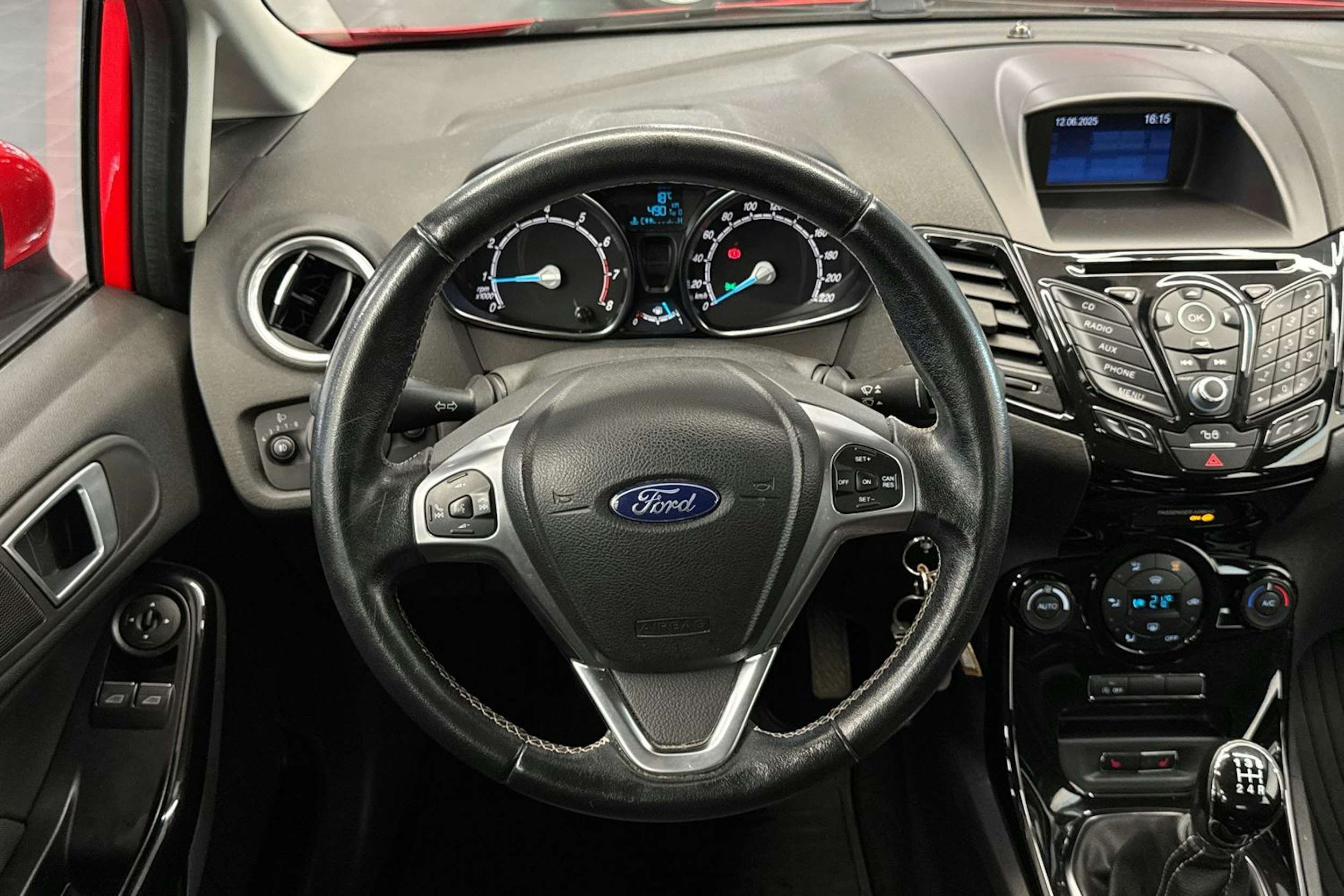 punainen Ford Fiesta 2017 kuva 15.