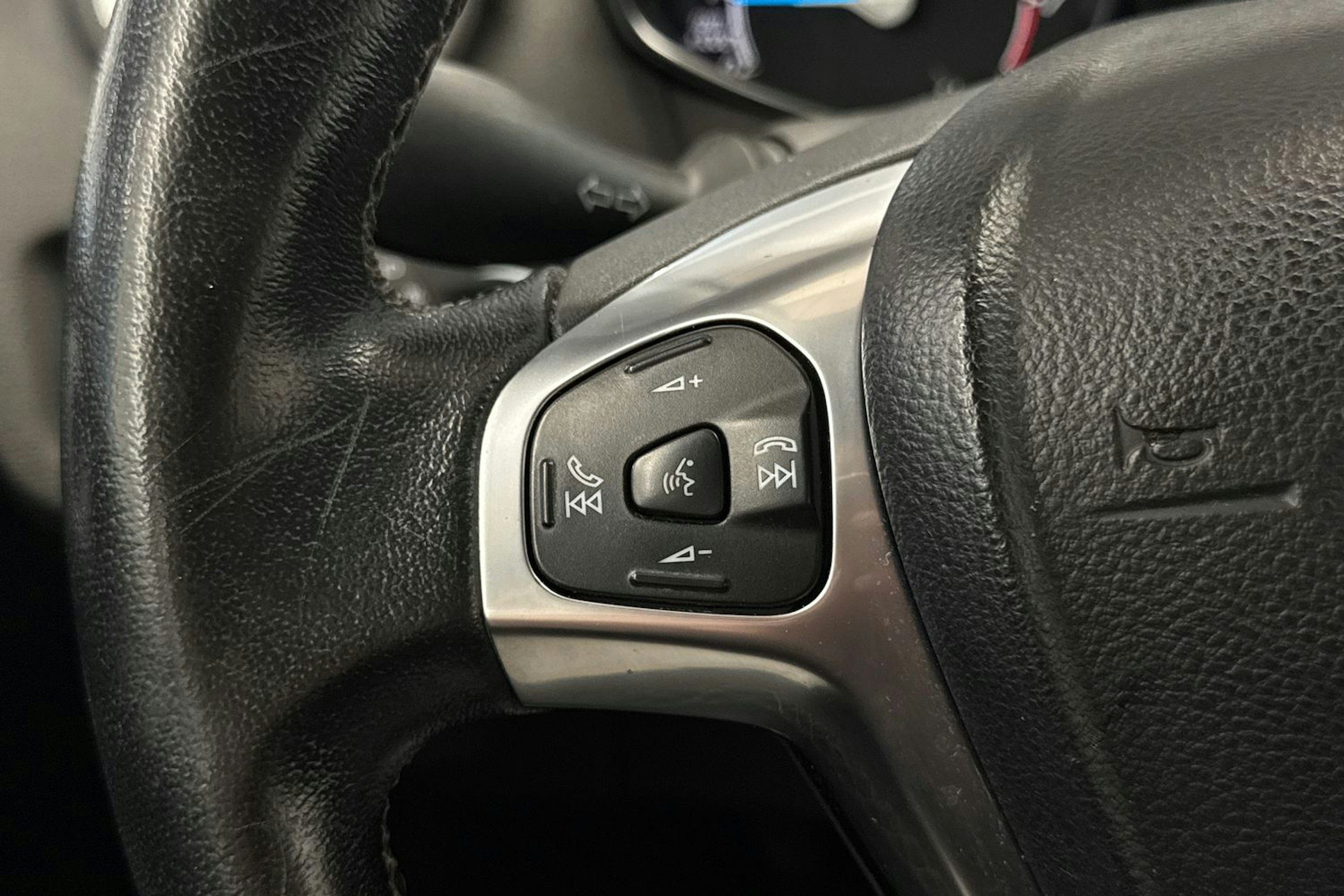punainen Ford Fiesta 2017 kuva 17.