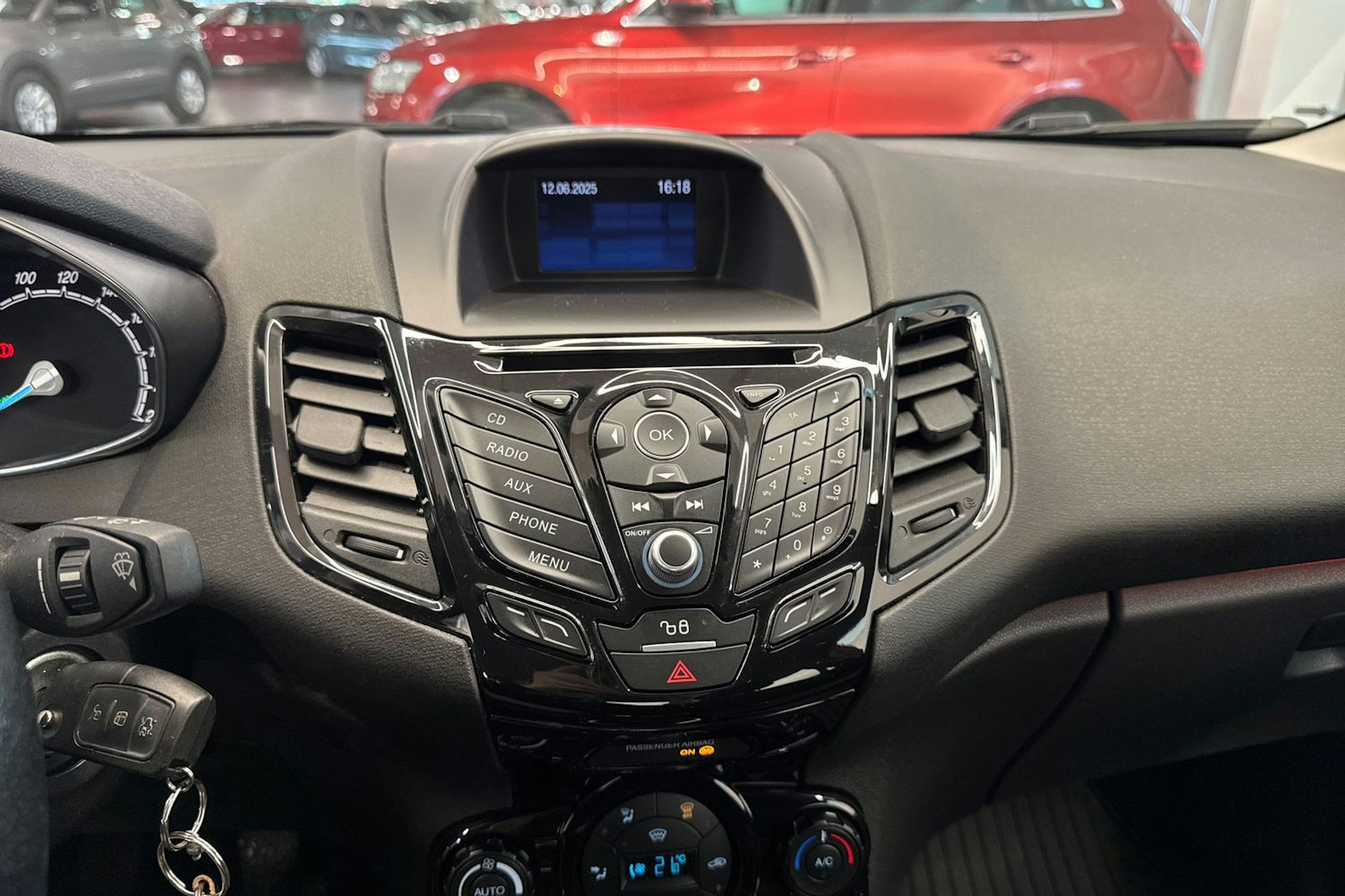 punainen Ford Fiesta 2017 kuva 22.