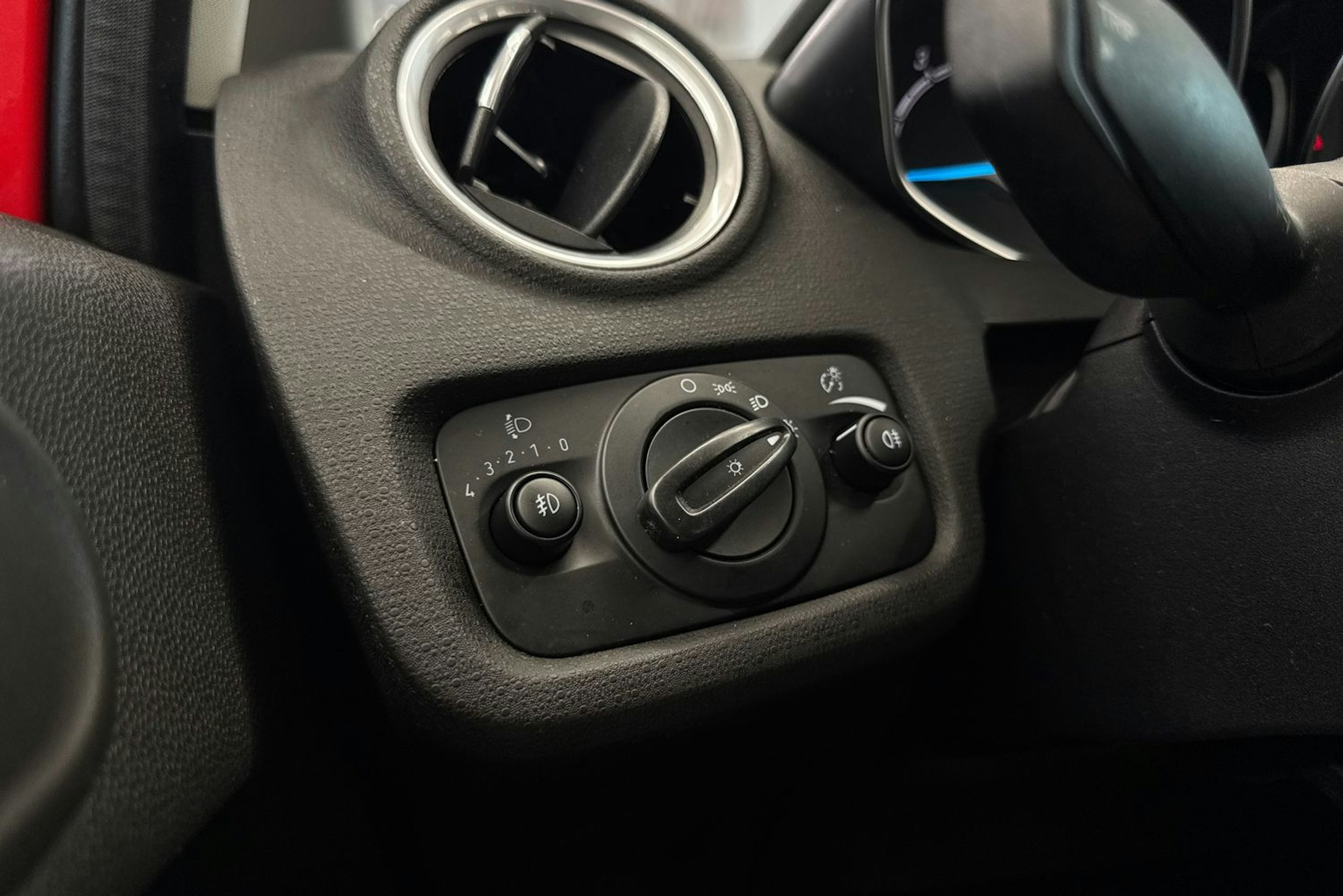 punainen Ford Fiesta 2017 kuva 24.