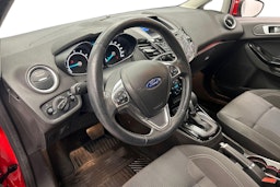 punainen Ford Fiesta 2017 kuva 6.