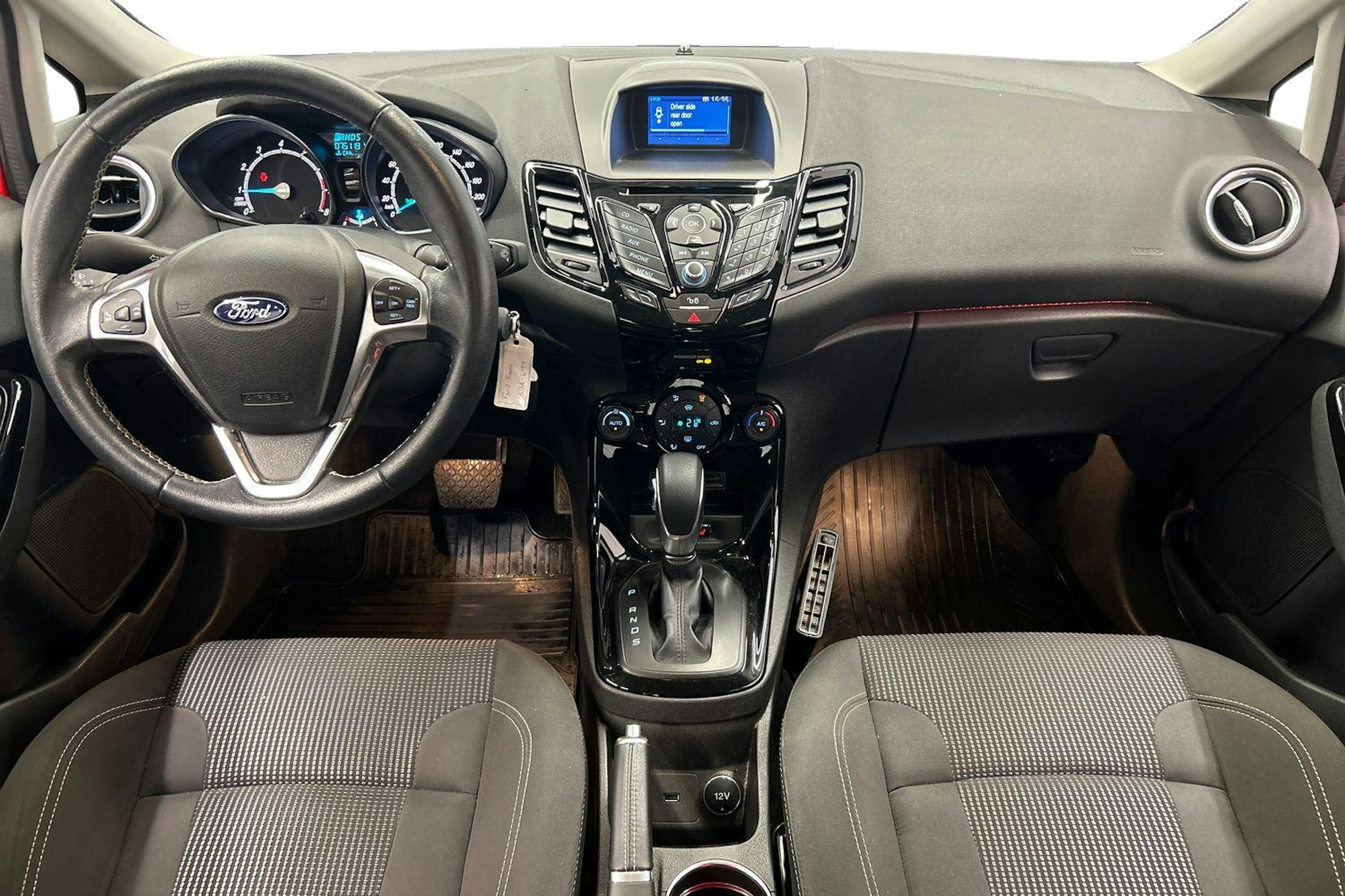punainen Ford Fiesta 2017 kuva 7.