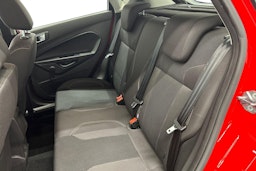 punainen Ford Fiesta 2017 kuva 8.