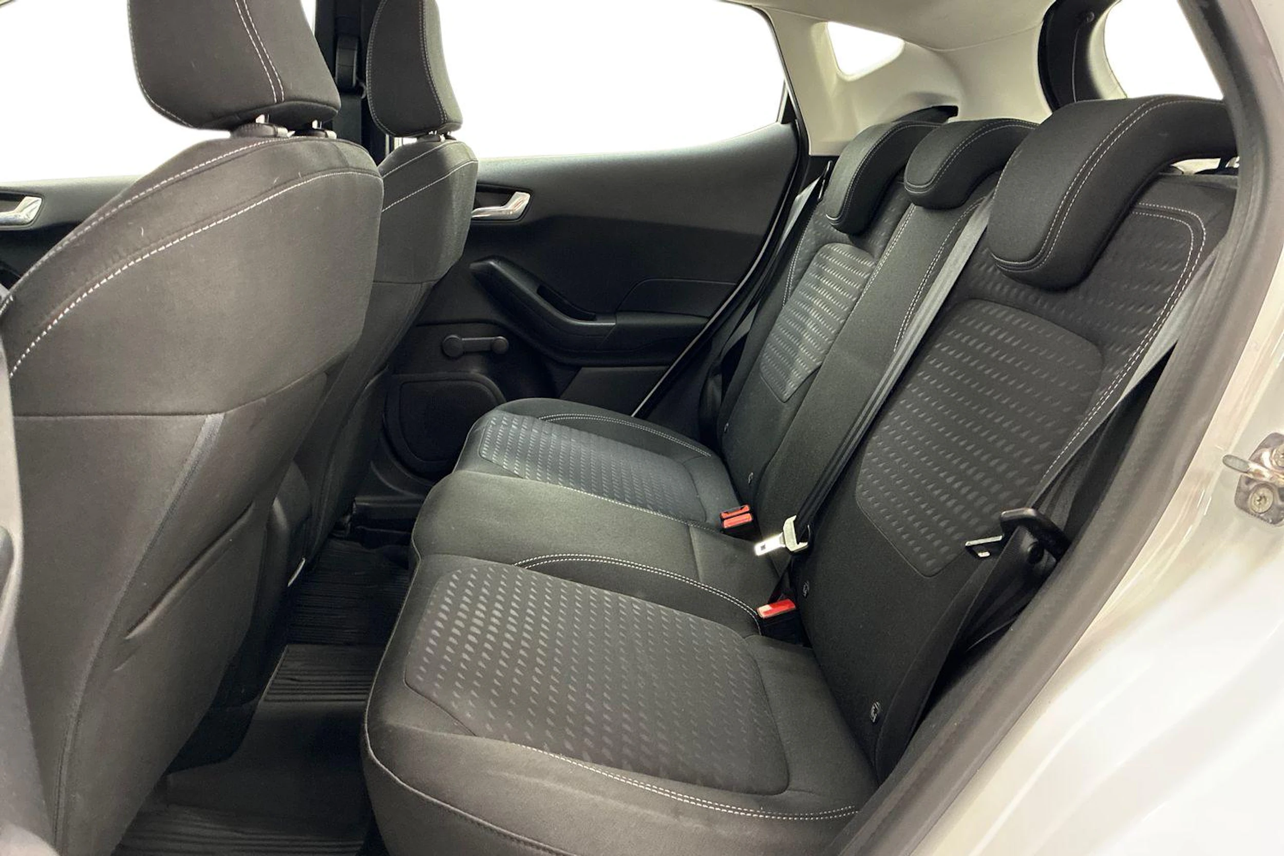 Valkoinen Ford FIESTA 2018 kuva 8.