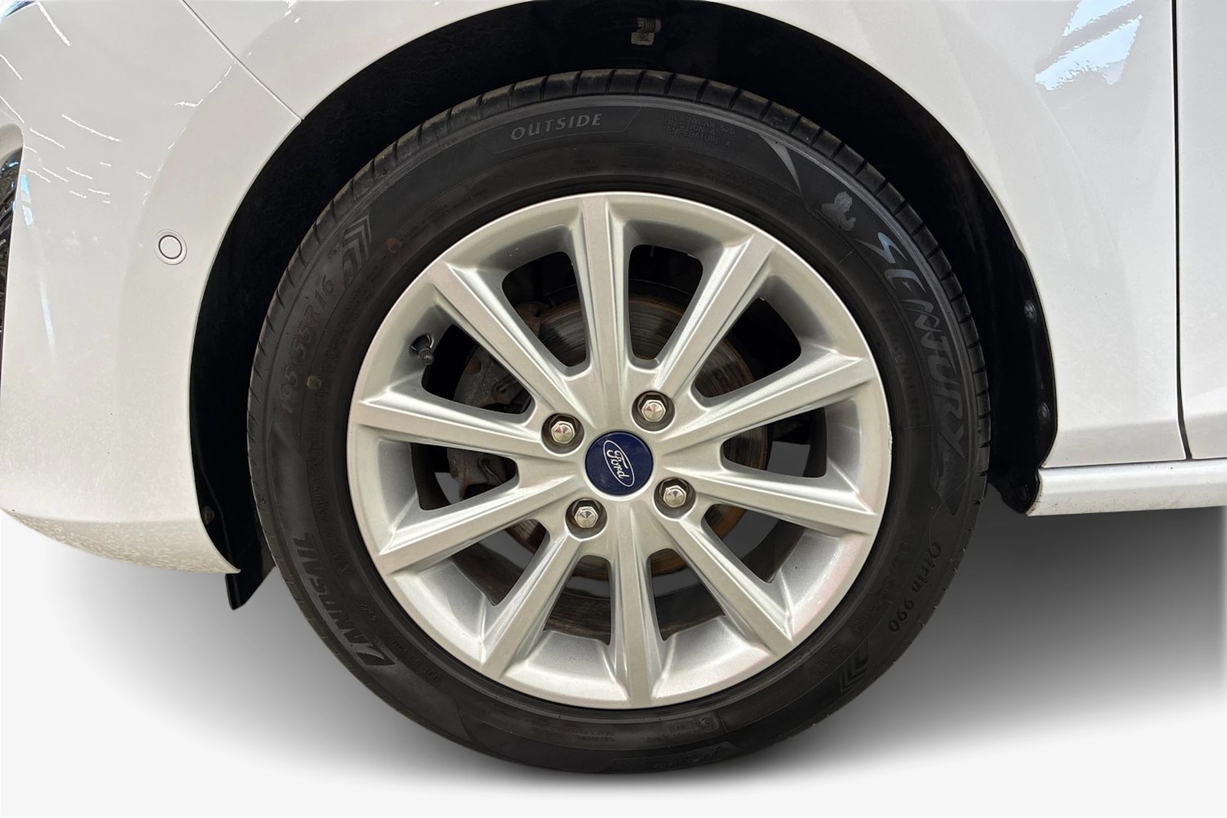 Valkoinen Ford FIESTA 2018 kuva 9.