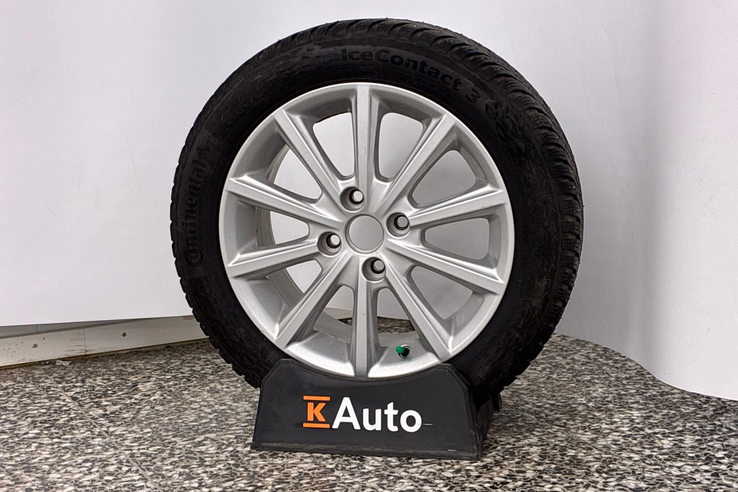 Valkoinen Ford FIESTA 2018 kuva 10.