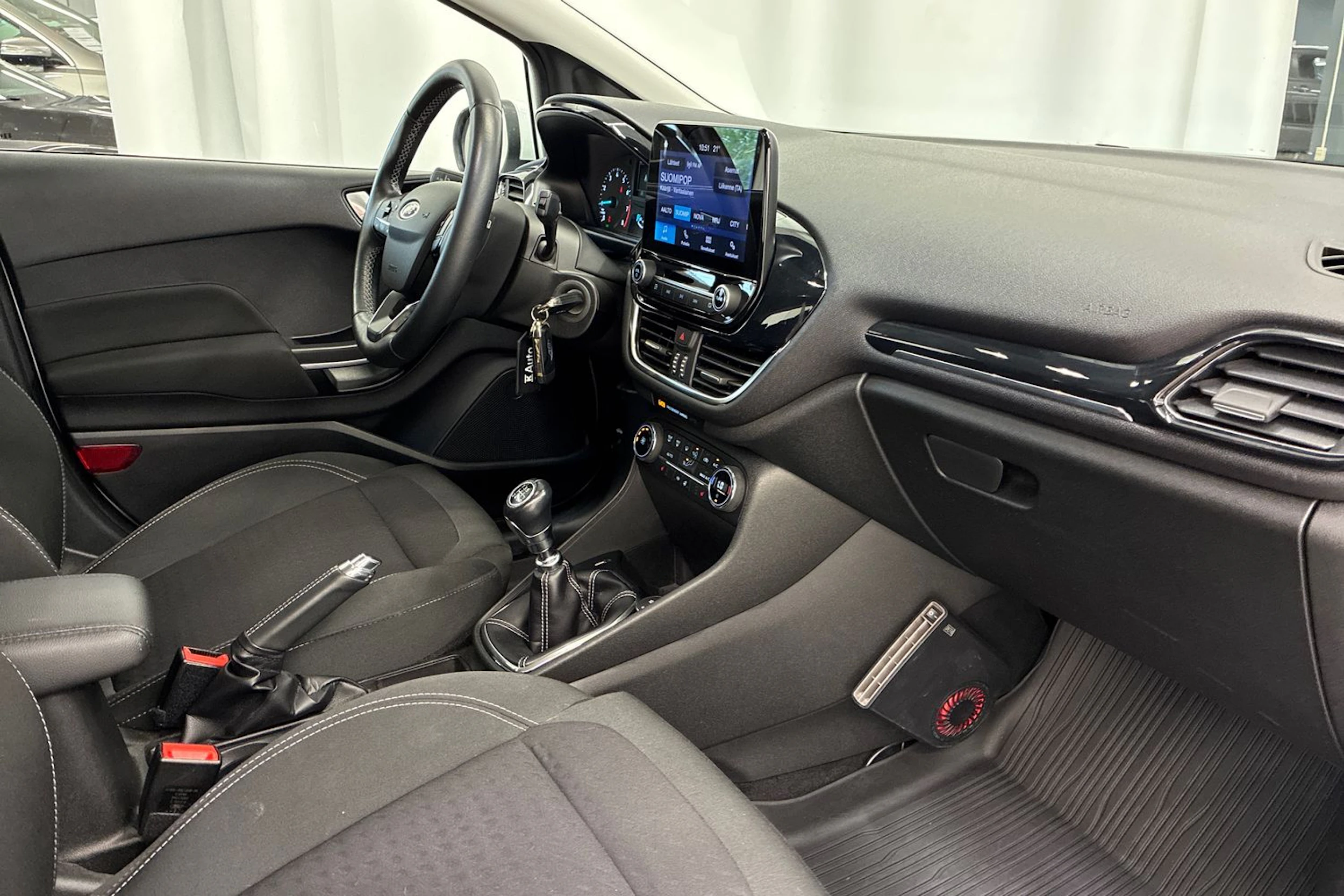 Valkoinen Ford FIESTA 2018 kuva 13.
