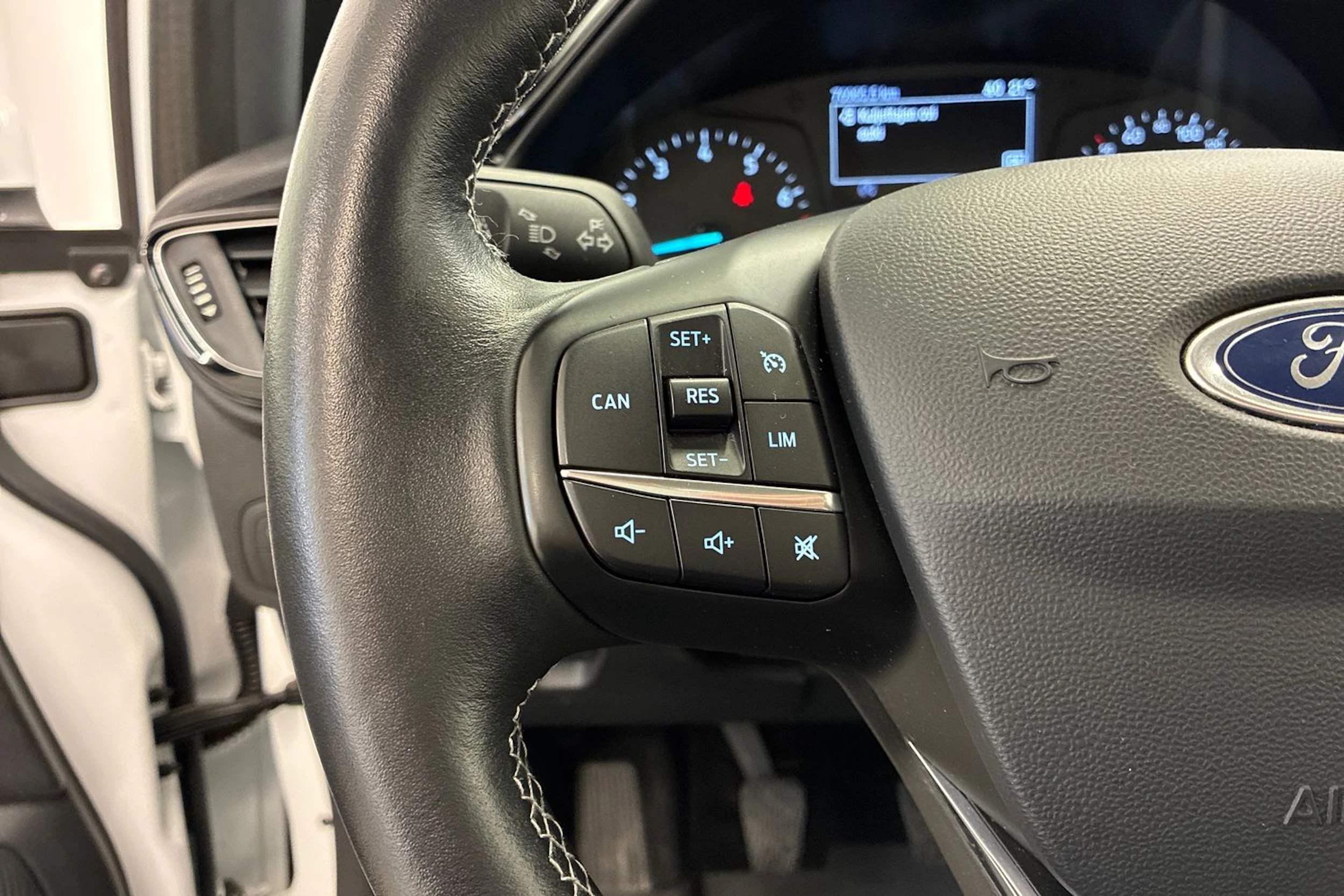 Valkoinen Ford FIESTA 2018 kuva 15.