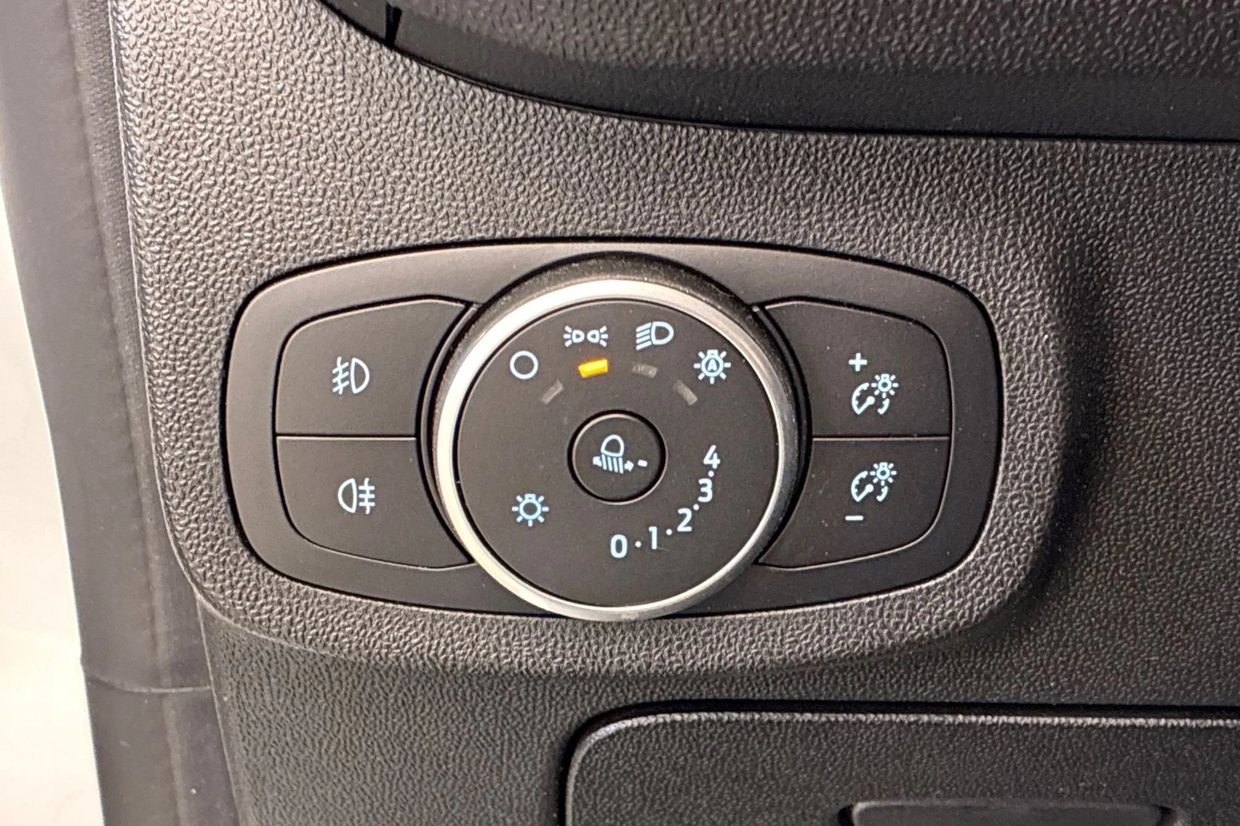 Valkoinen Ford FIESTA 2018 kuva 20.