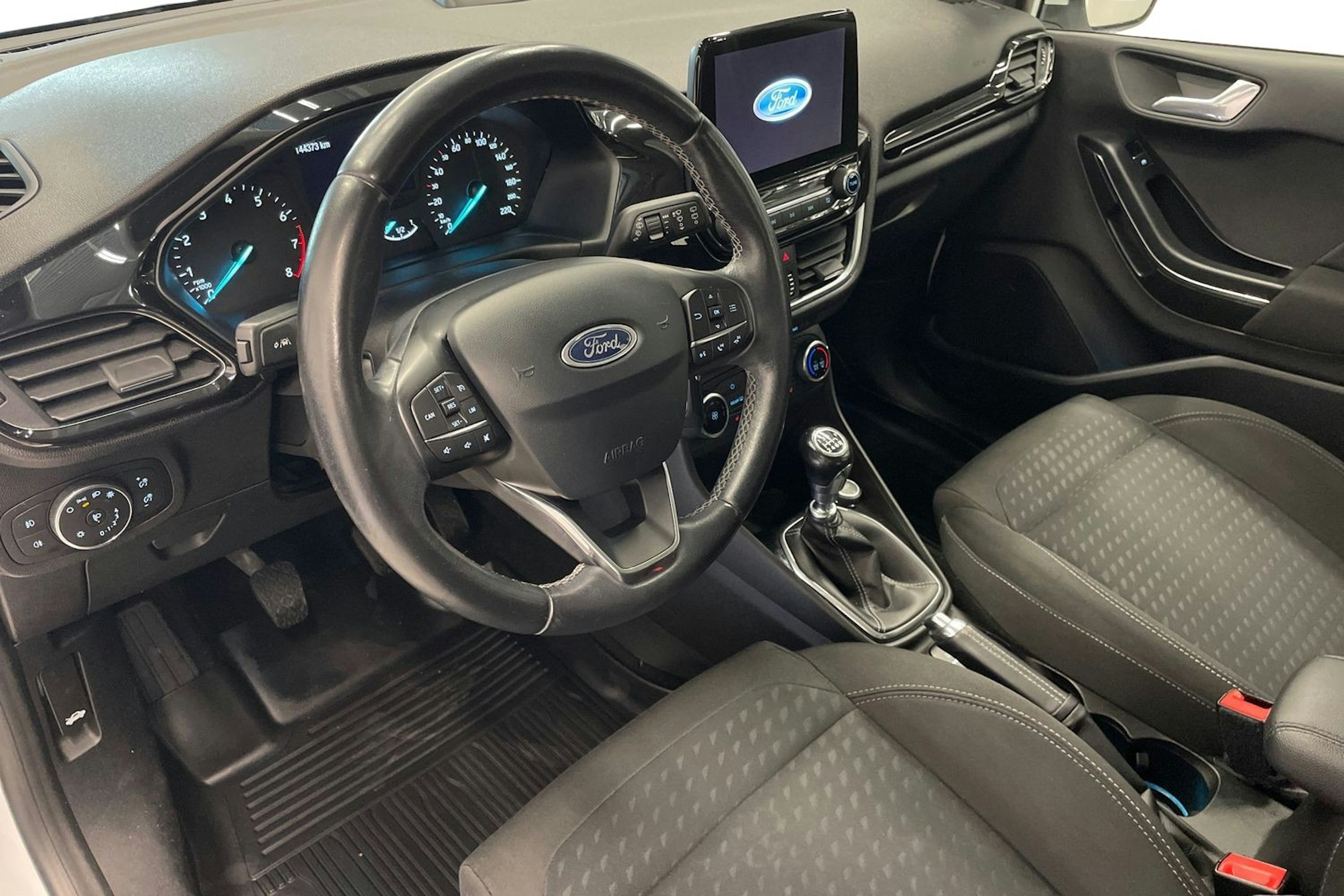 valkoinen Ford Fiesta 2018 kuva 6.
