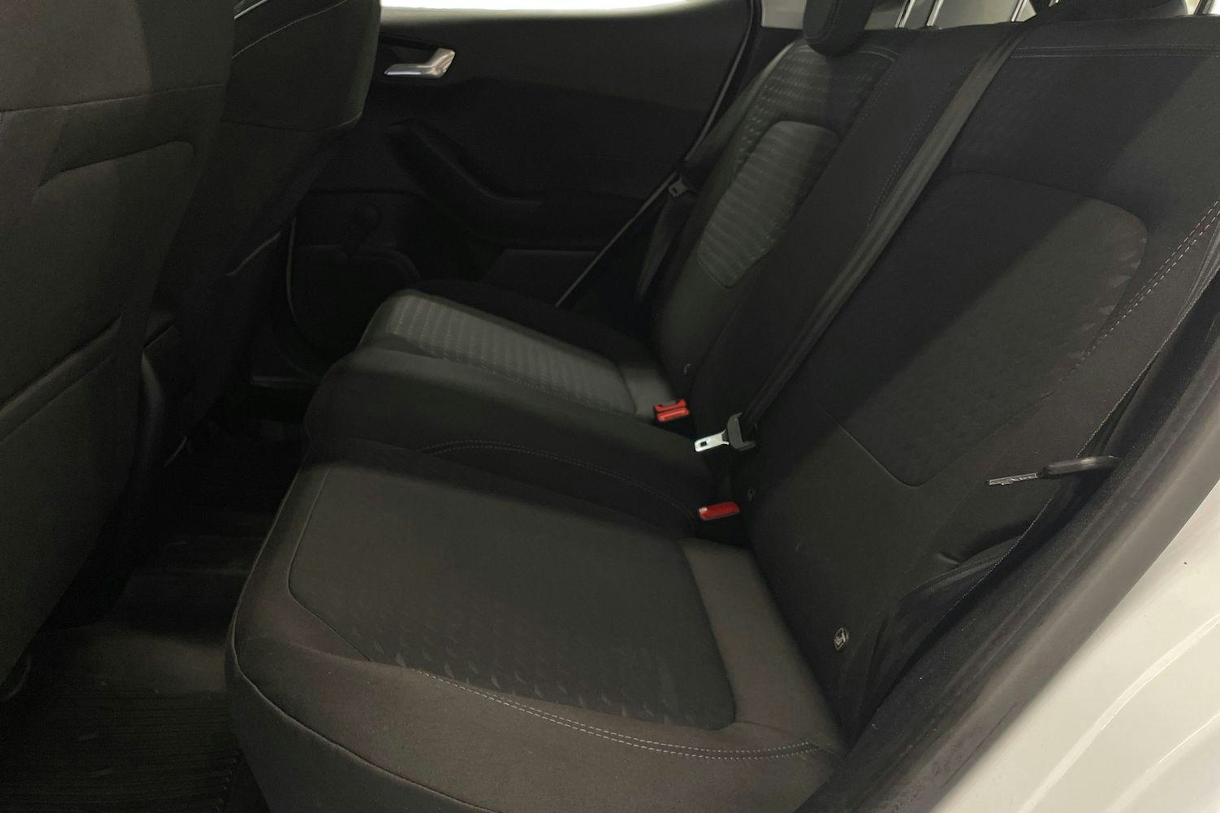 valkoinen Ford Fiesta 2018 kuva 8.