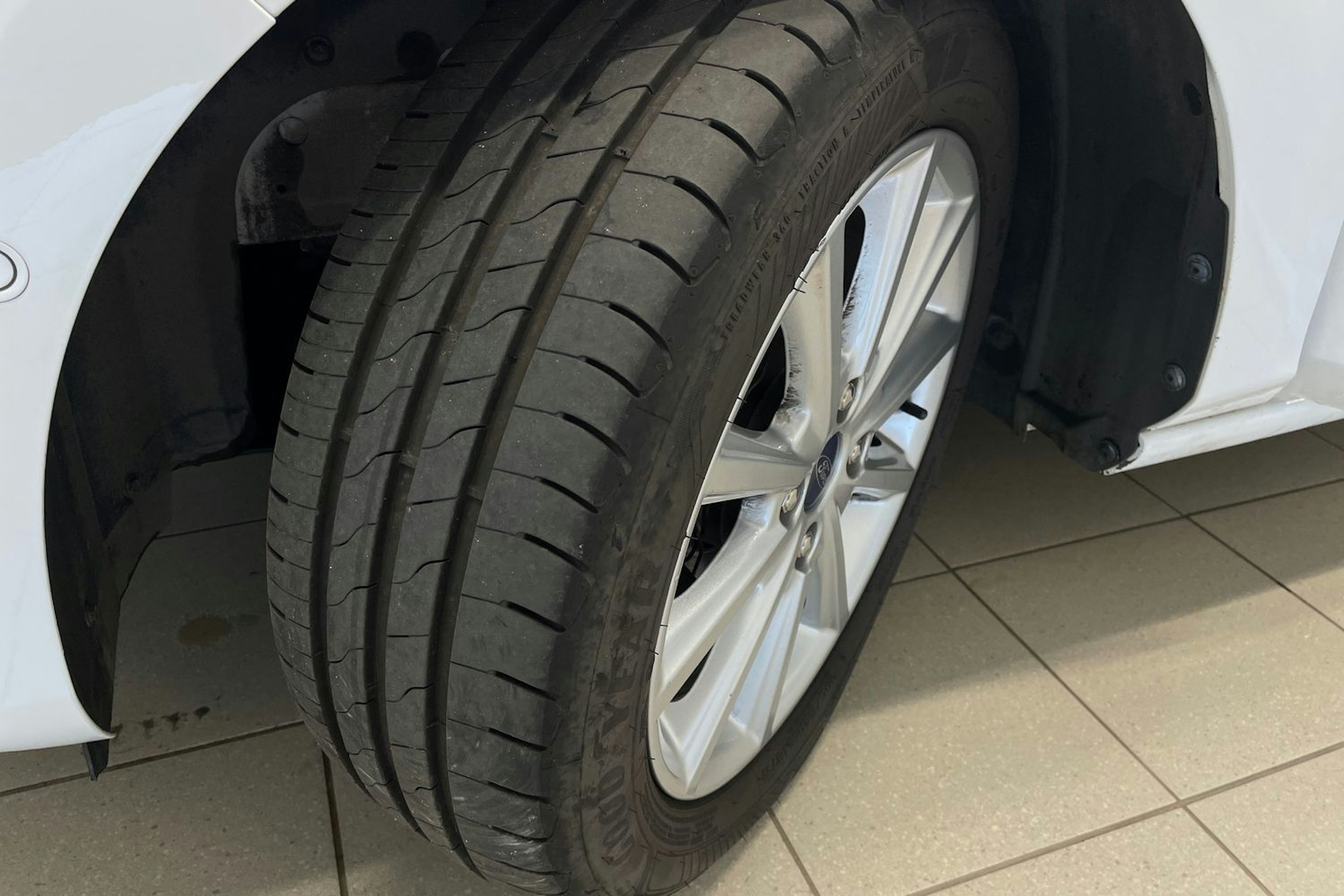 valkoinen Ford Fiesta 2018 kuva 10.