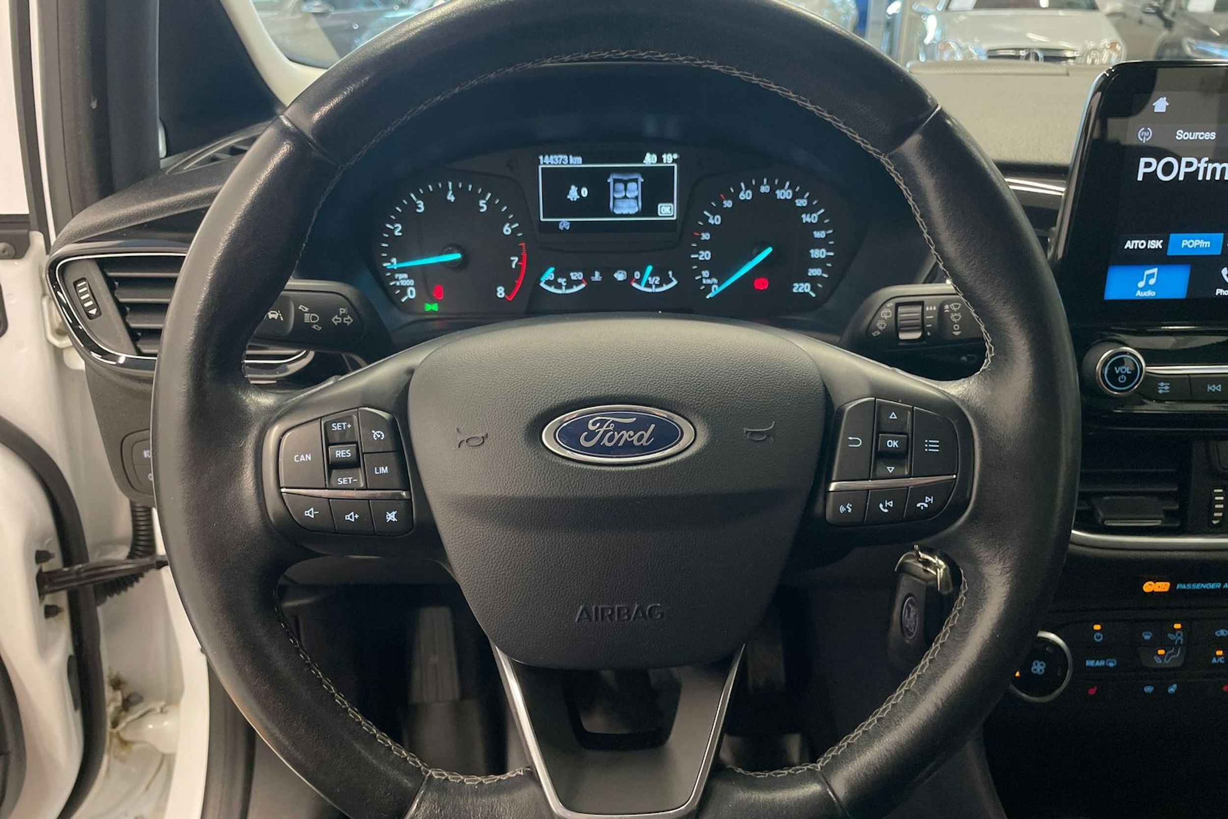 valkoinen Ford Fiesta 2018 kuva 12.