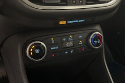 valkoinen Ford Fiesta 2018 kuva 16.