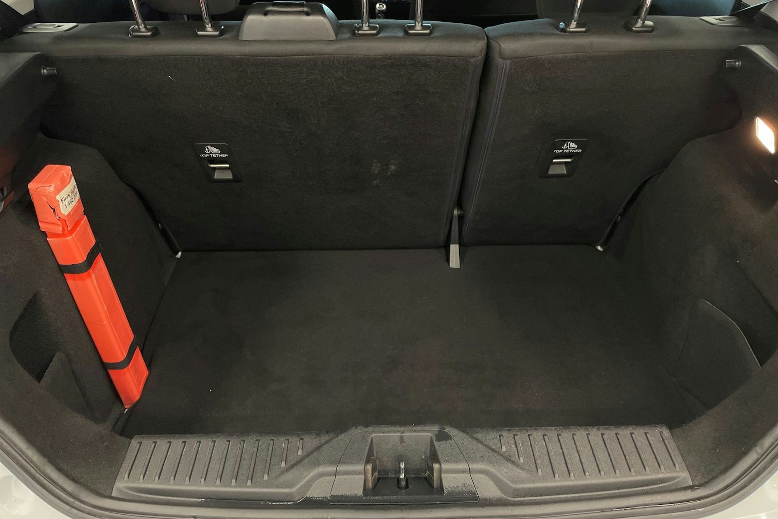 valkoinen Ford Fiesta 2018 kuva 19.