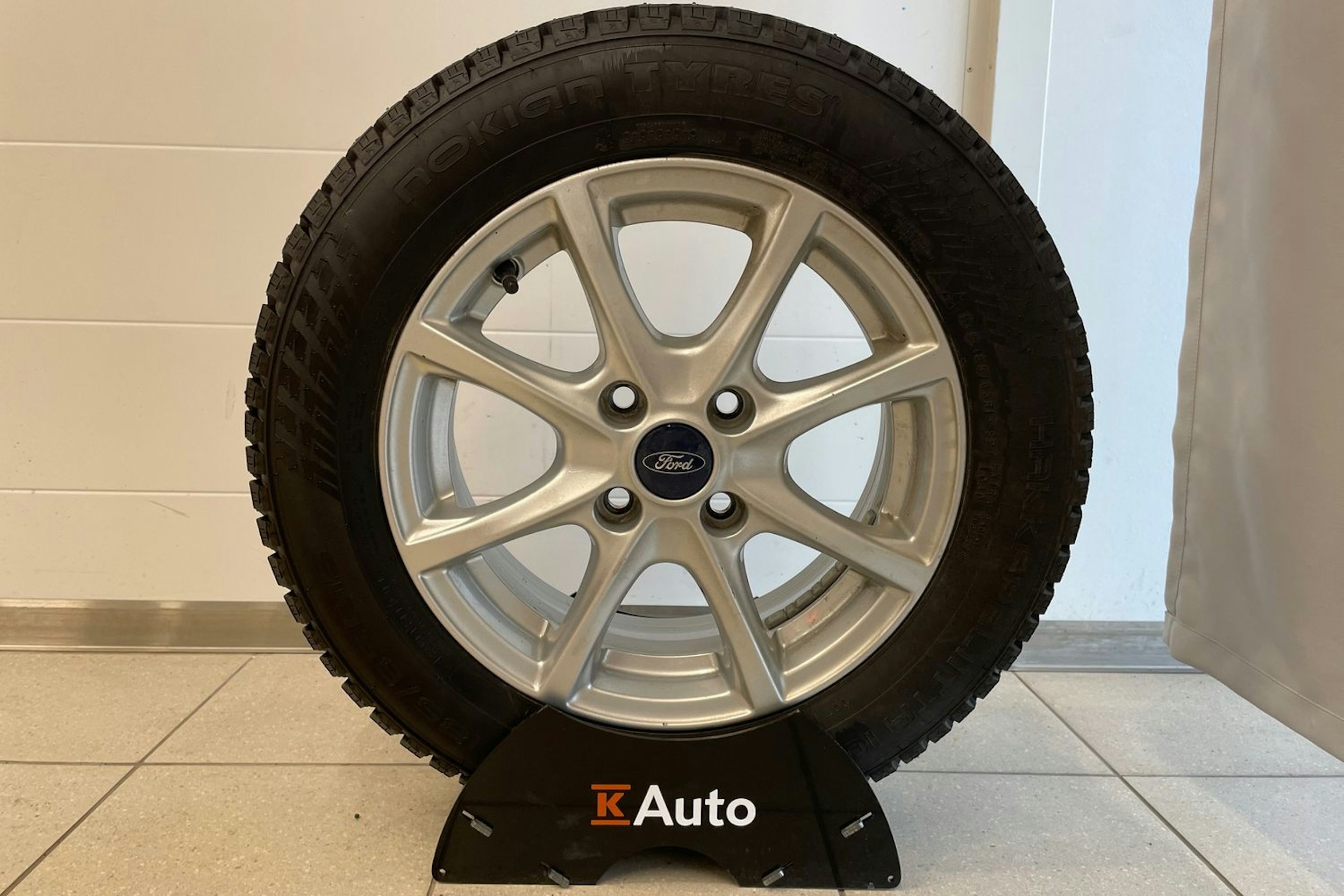 valkoinen Ford Fiesta 2018 kuva 20.