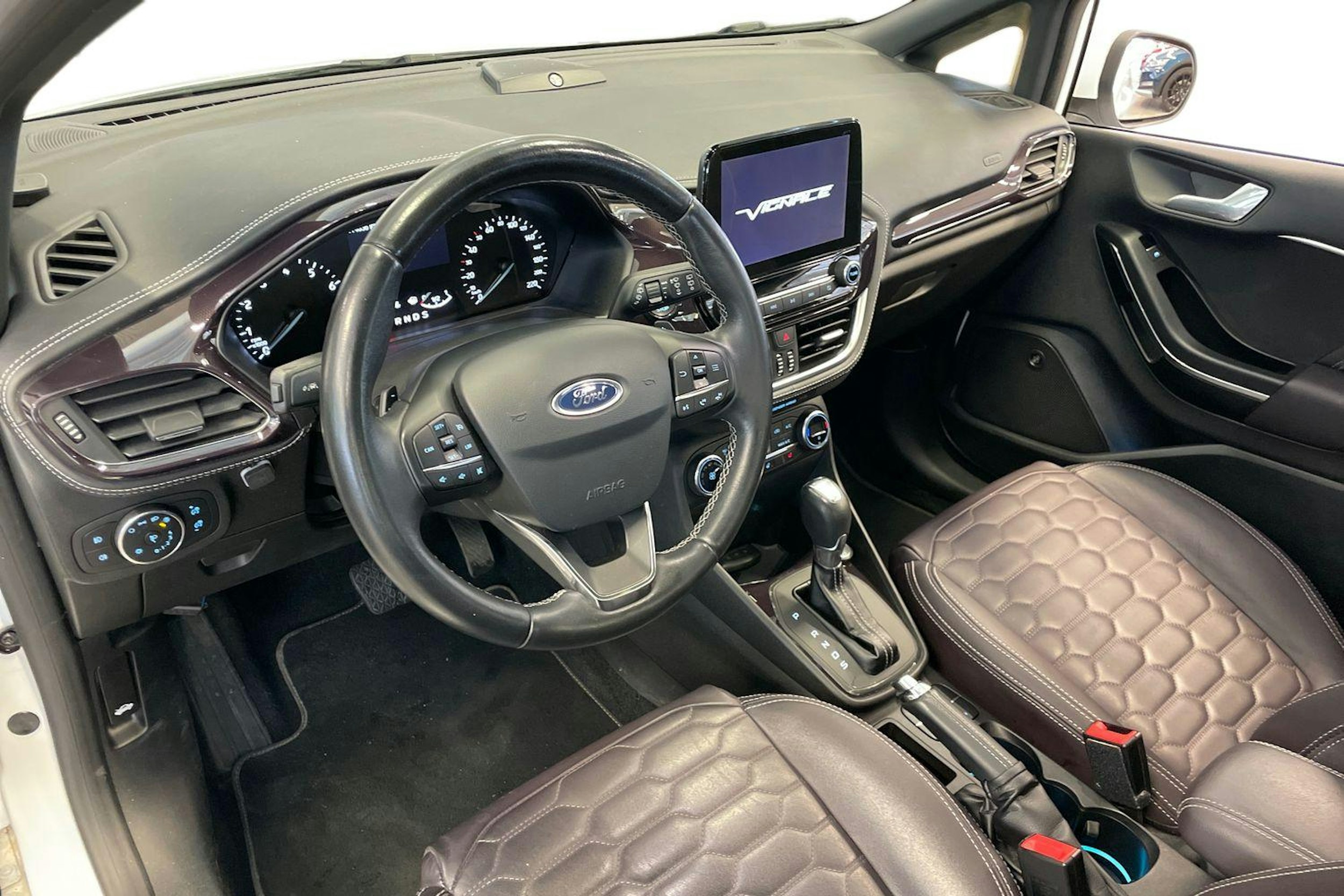 valkoinen Ford Fiesta 2018 kuva 7.