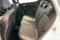 valkoinen Ford Fiesta 2018 kuva 10.