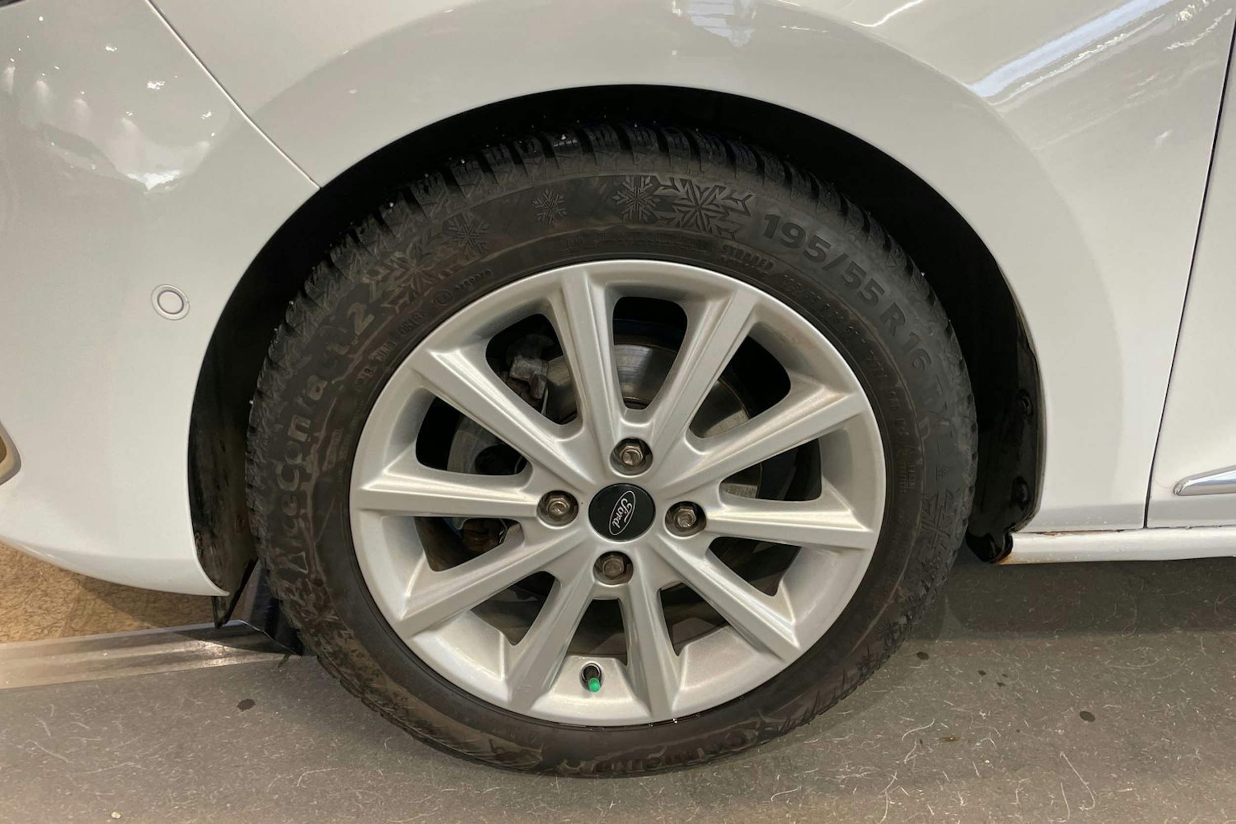 valkoinen Ford Fiesta 2018 kuva 13.