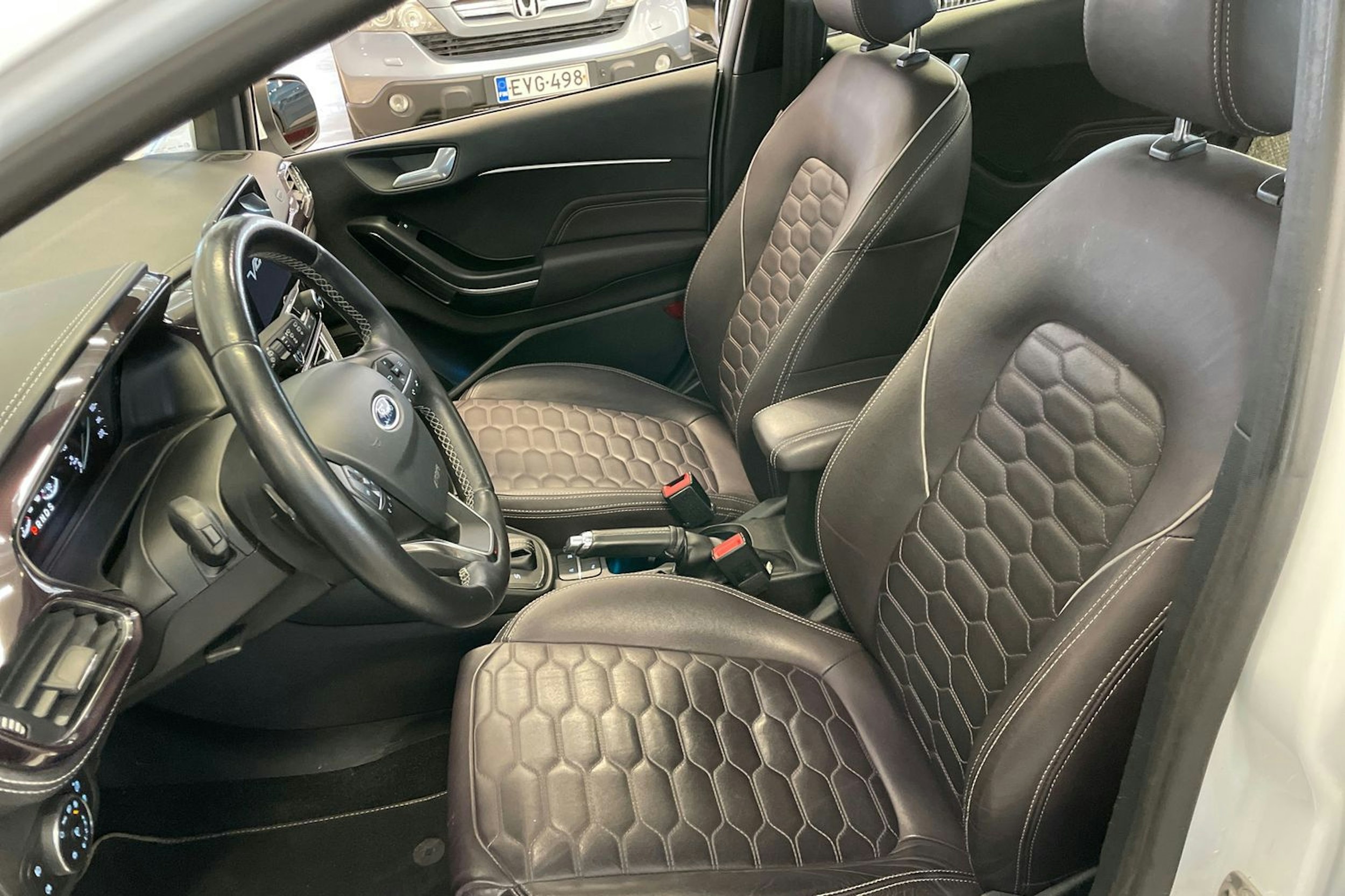 valkoinen Ford Fiesta 2018 kuva 15.